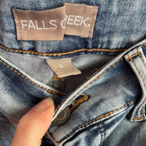 New Skinny Leg Jeans with unfinished Hem - Picture 4 of 8